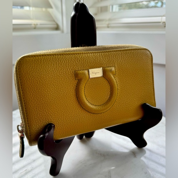 Salvatore Ferragamo Wallet - Picture 2 of 5
